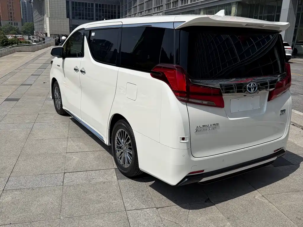 Toyota Alphard 2023 — фото 6