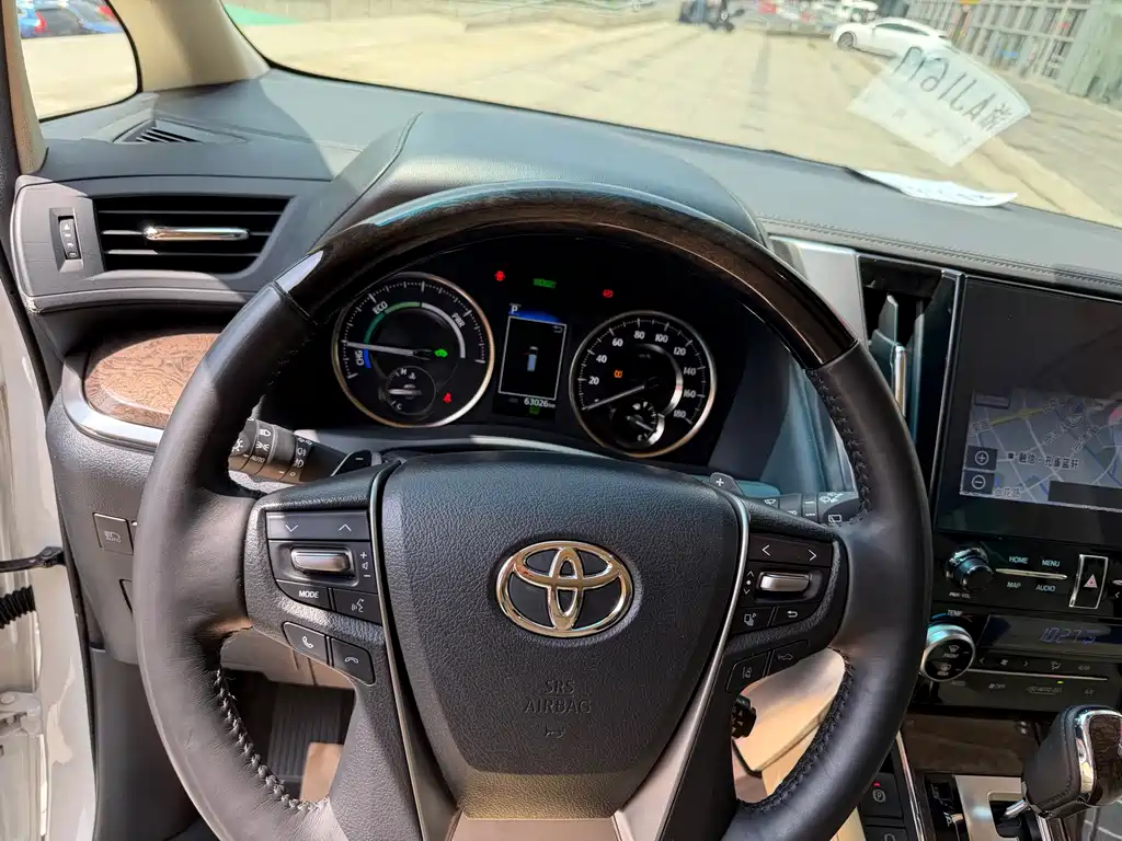Toyota Alphard 2023 — фото 10