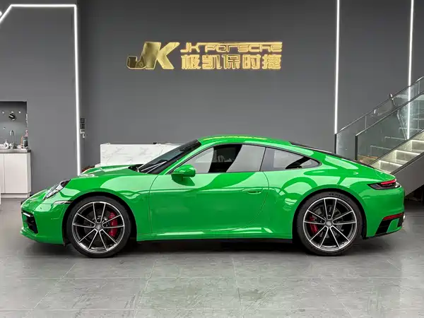 Porsche 911 2025