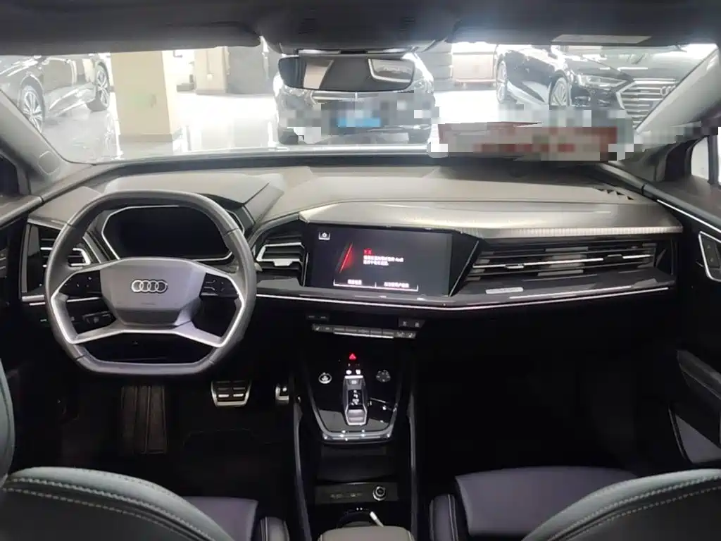 Audi Q4 e-tron 2025 — фото 16