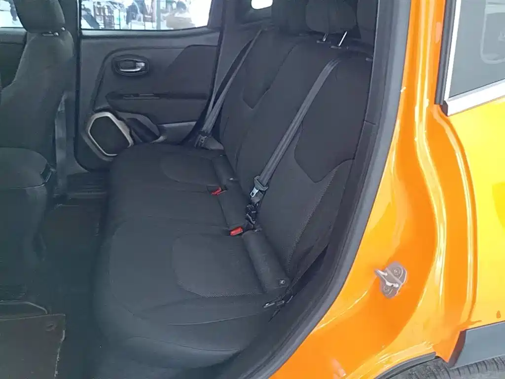 Jeep Renegade 2016 — фото 17