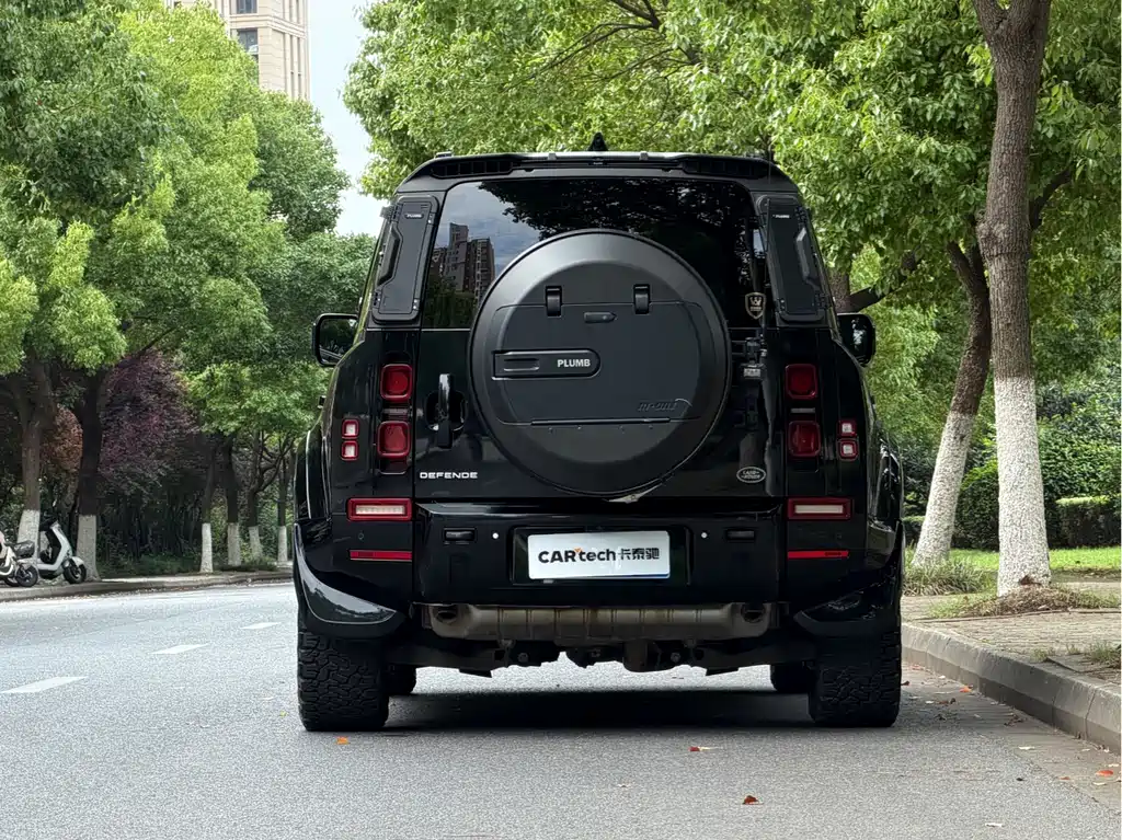 Land Rover Defender 2024