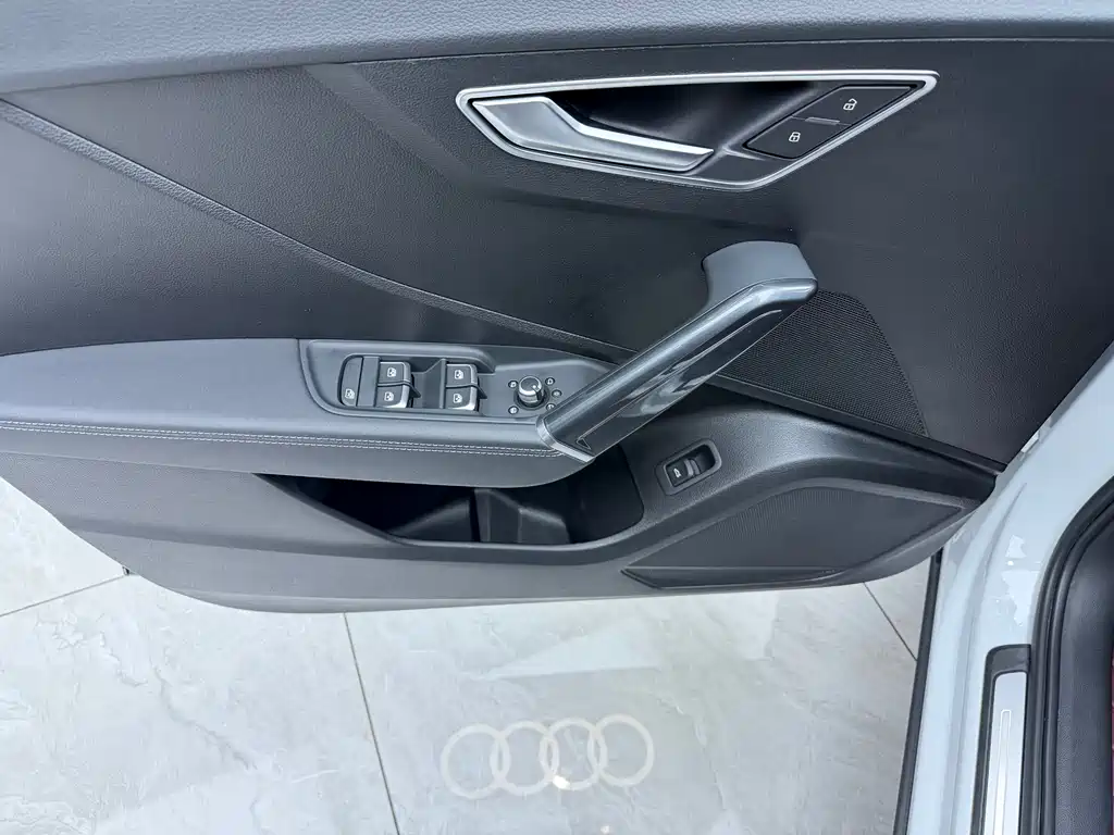 Audi Q2L 2022 — фото 8
