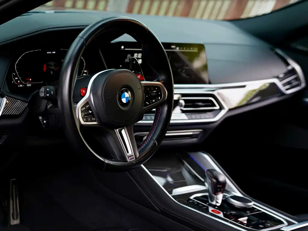 BMW X6 M 2023 — фото 13