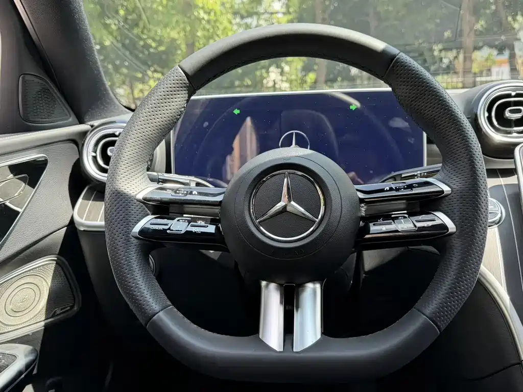 Mercedes-Benz C-Class 2024 — фото 9