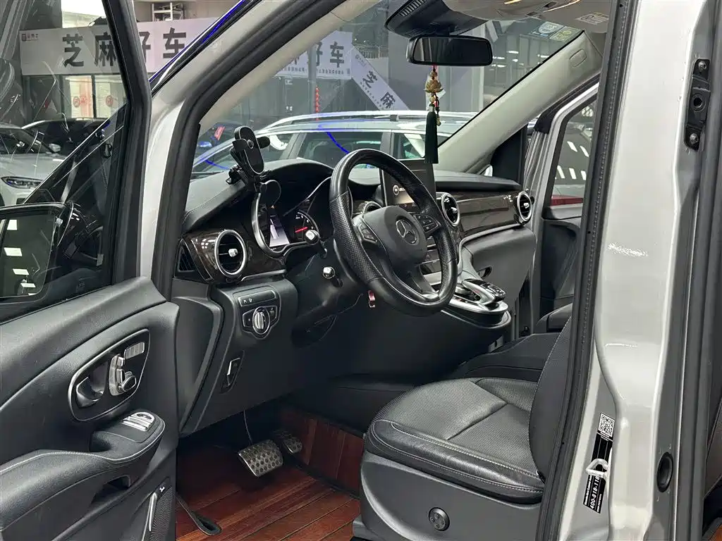 Mercedes-Benz V-Class 2018 — фото 9