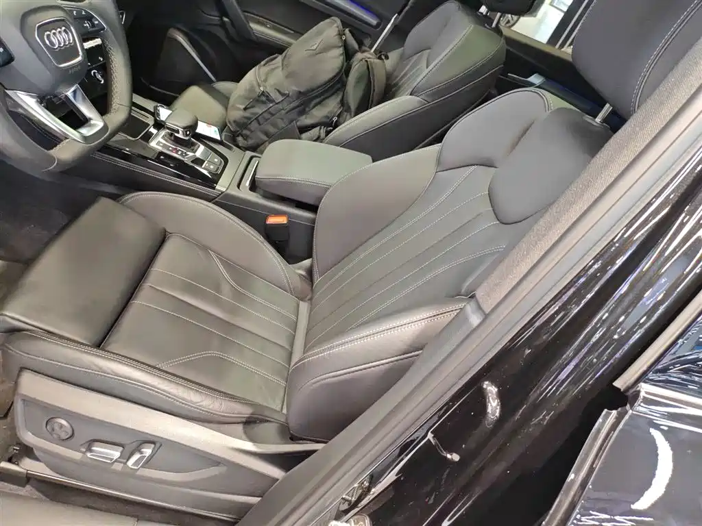 Audi Q5L 2023 — фото 11