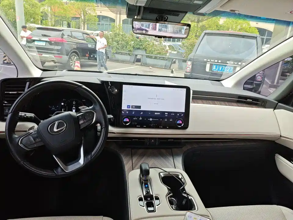 Lexus LM 2023 — фото 11