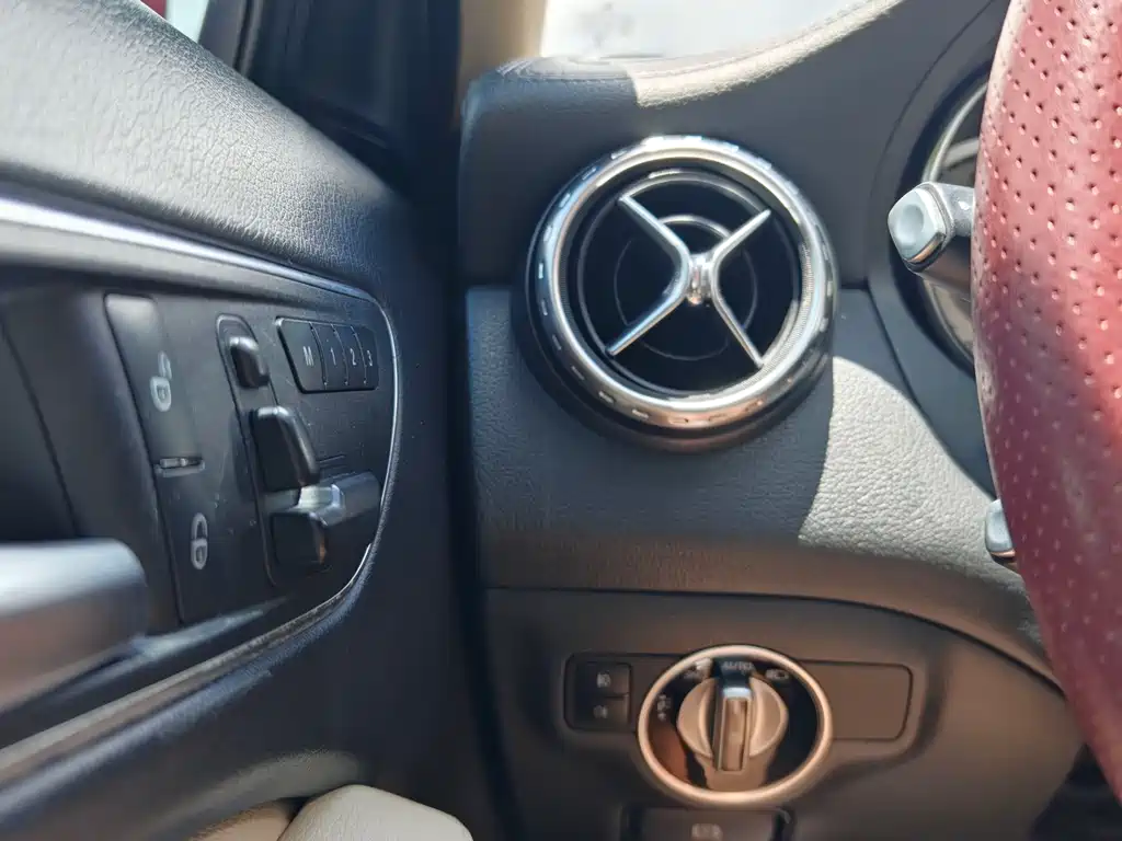 Mercedes-Benz GLA 2015 — фото 29