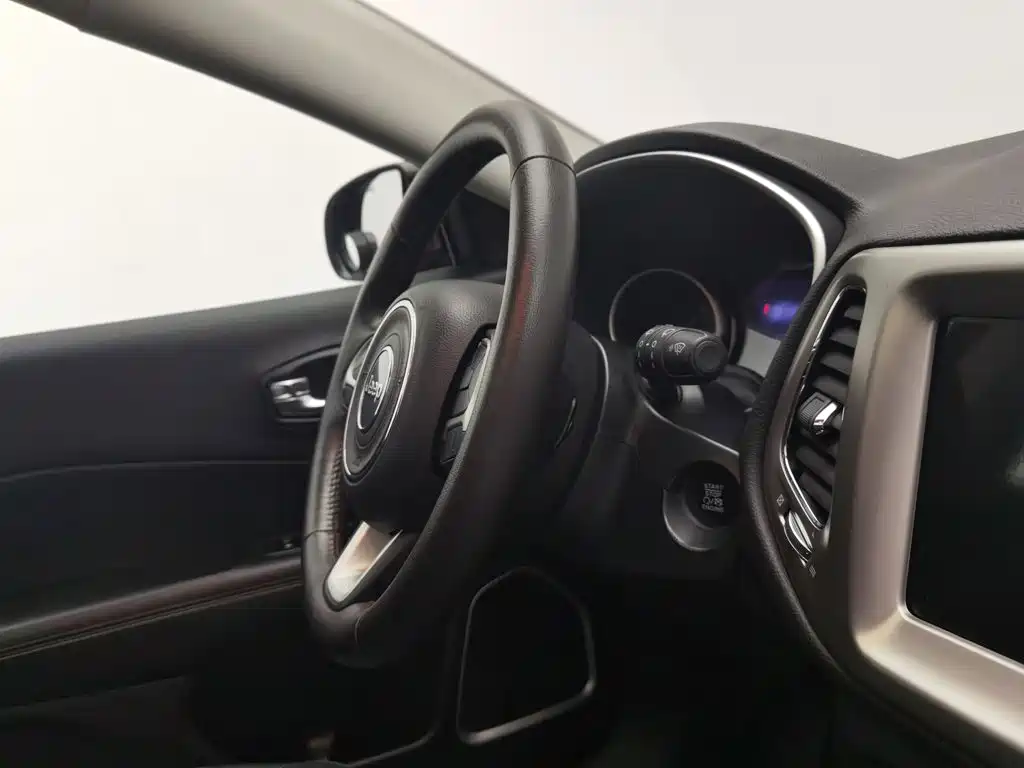 Jeep Compass 2018 — фото 22