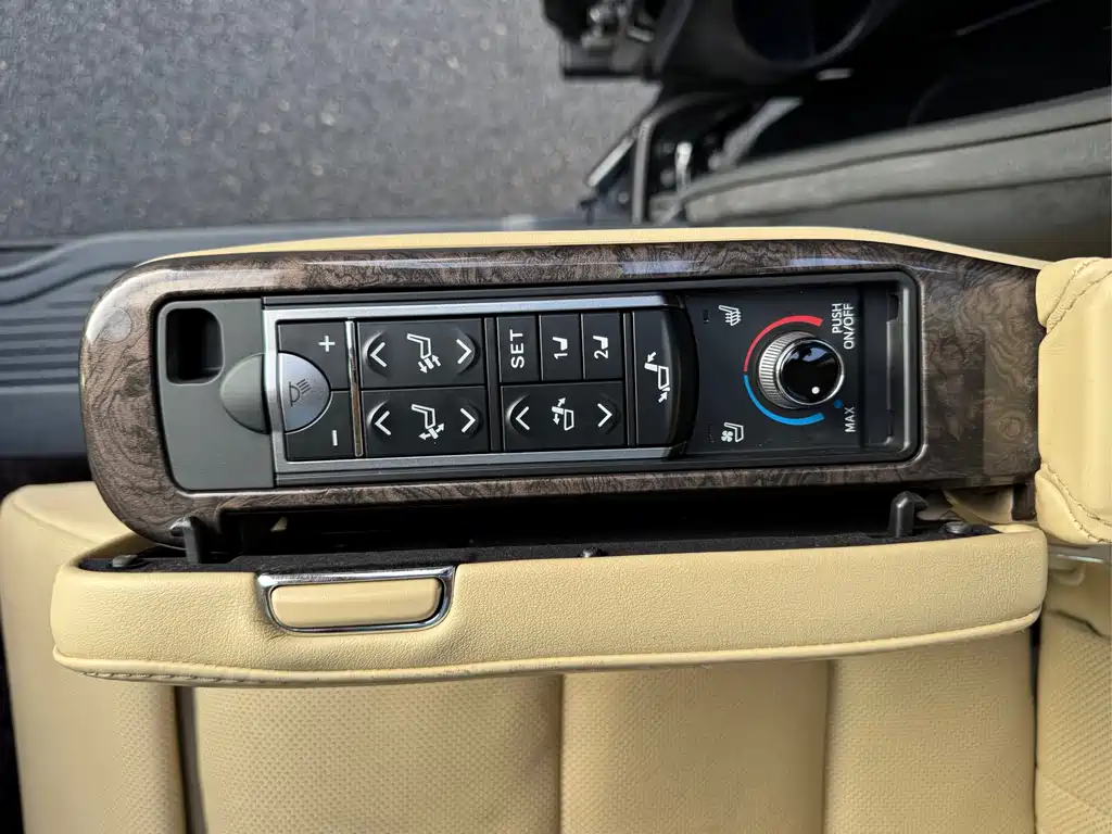Toyota Alphard 2019 — фото 16