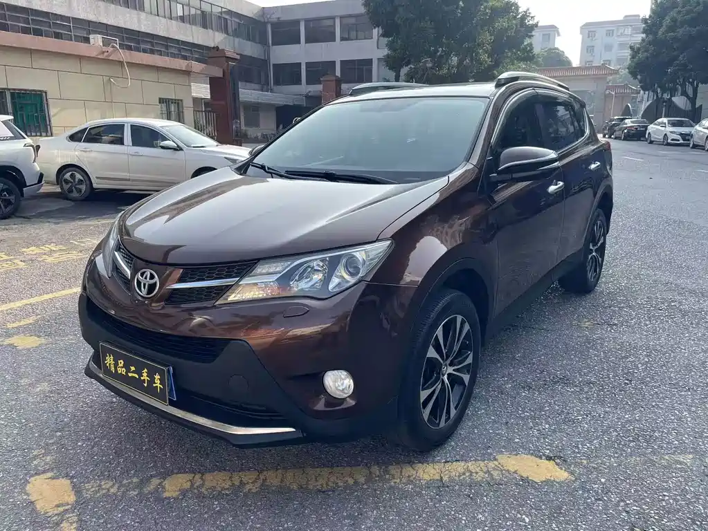 Toyota RAV4 2015 — фото 1
