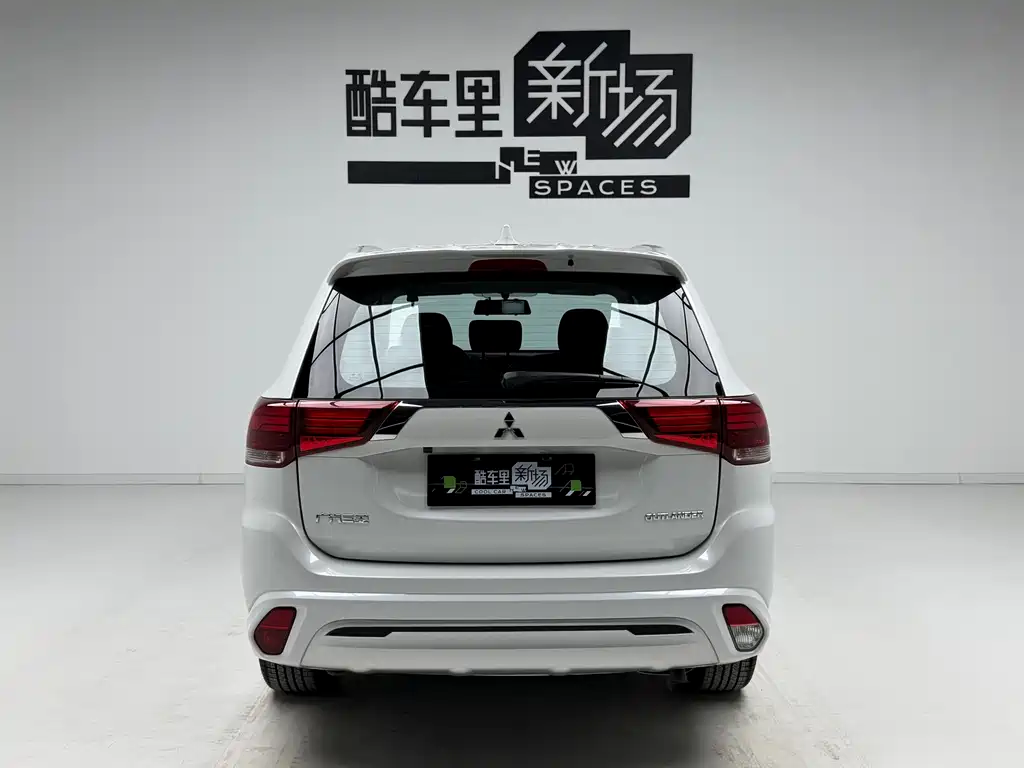 Mitsubishi Outlander 2021 — фото 5