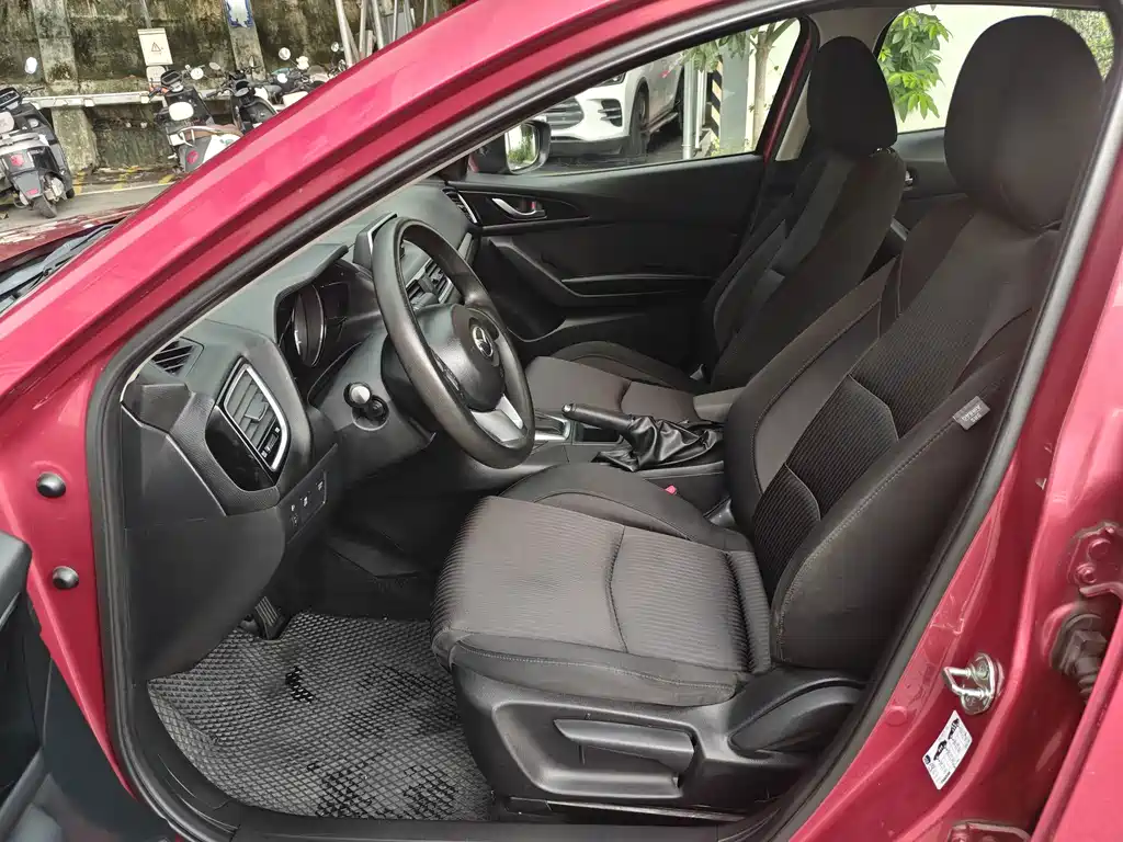 Mazda 3 Axela 2016