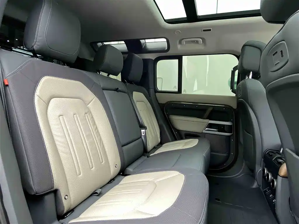 Land Rover Defender 2022 — фото 19