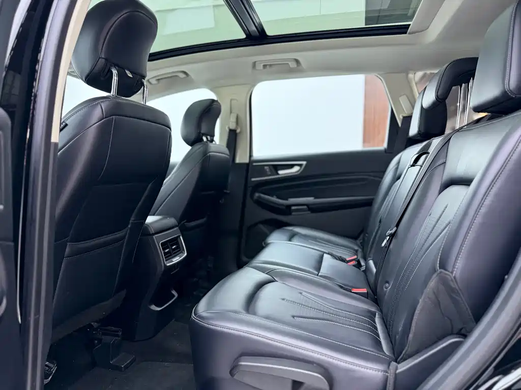 Ford Edge 2023 — фото 13