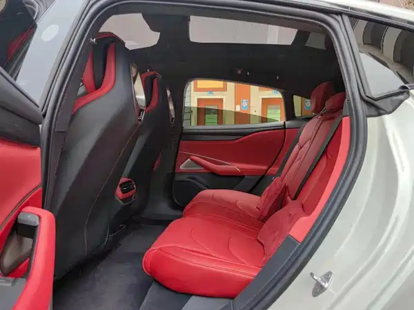Xiaomi SU7 2024