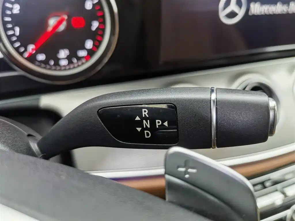 Mercedes-Benz E-Class 2017 — фото 13