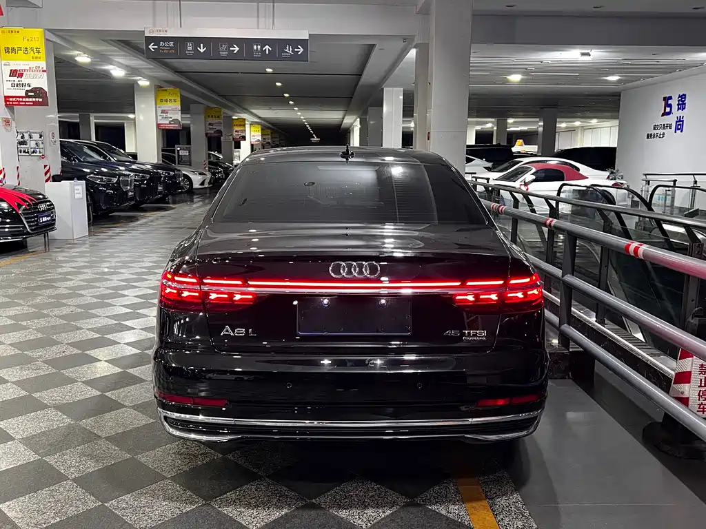 Audi A8 2023 — фото 5