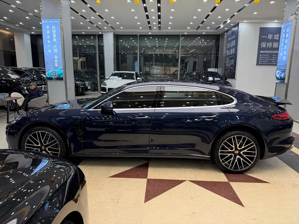Porsche Panamera 2018 — фото 26