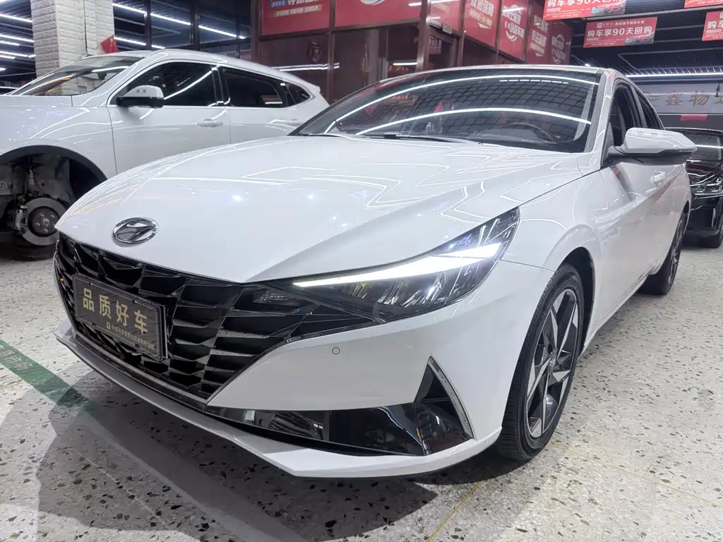 Hyundai Elantra 2022