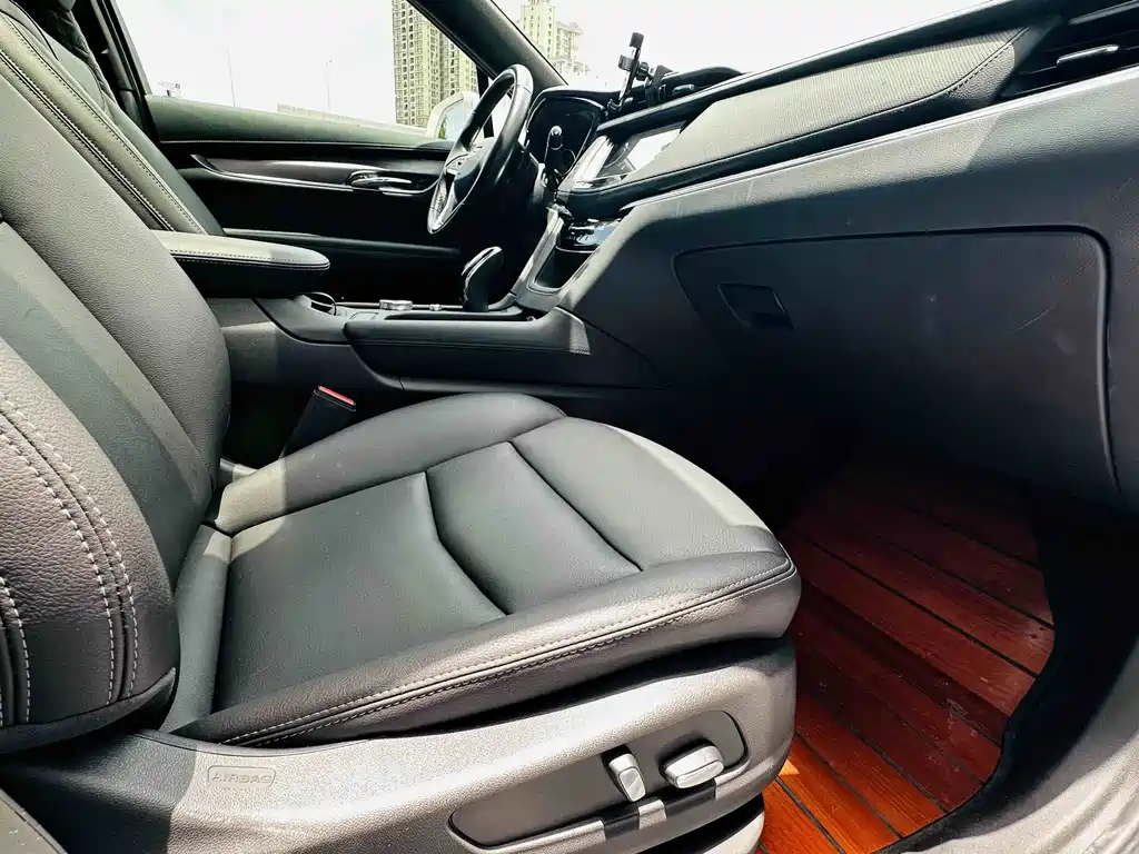 Cadillac XT6 2022 — фото 10