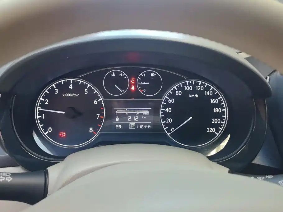 Nissan Tiida 2015 — фото 14