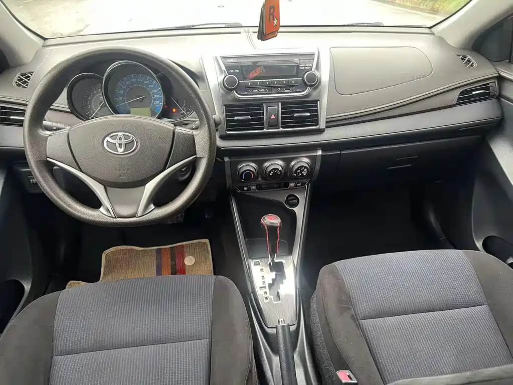 Toyota Yaris L 2015 — фото 9