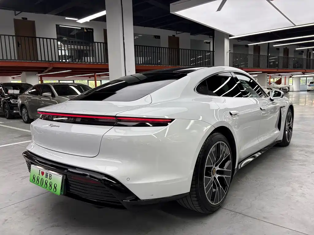 Porsche Taycan 2020 — фото 19