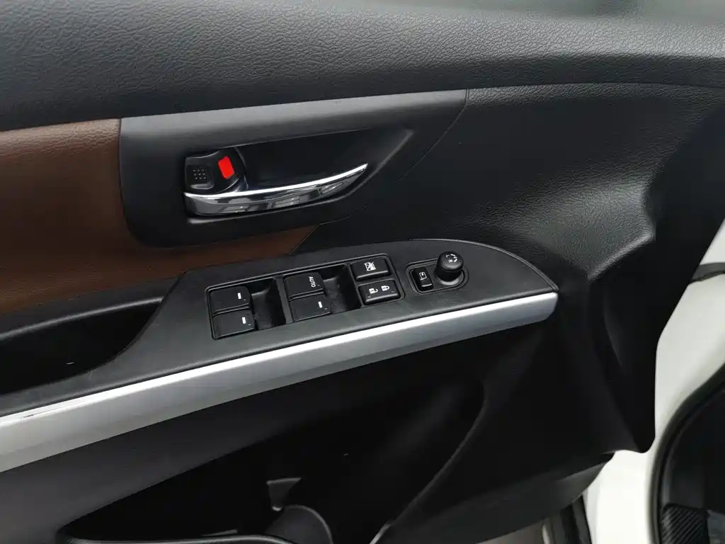 Suzuki Vitara 2018 — фото 9