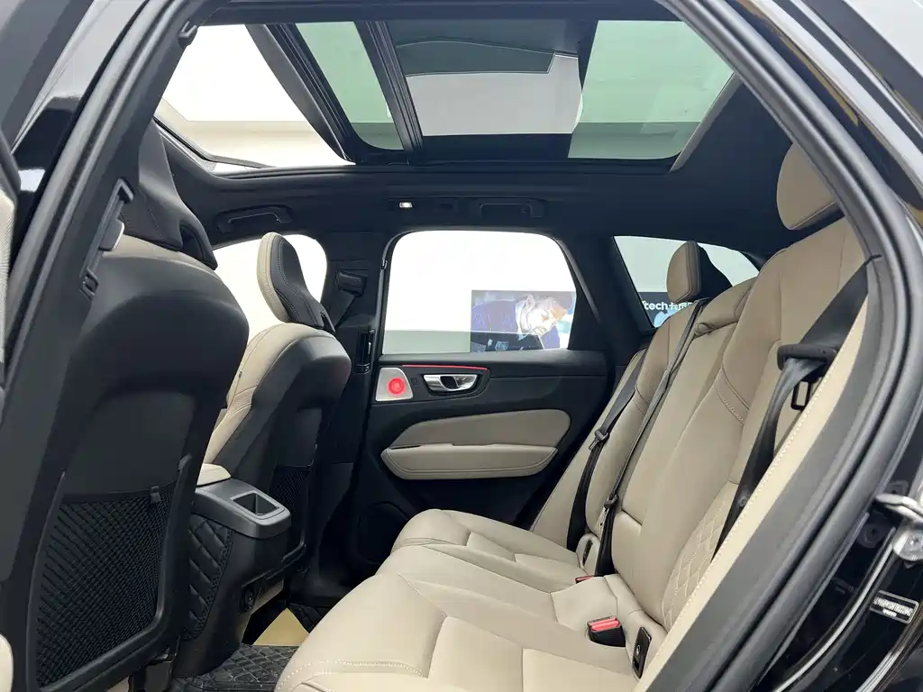 Volvo XC60 2025 — фото 24