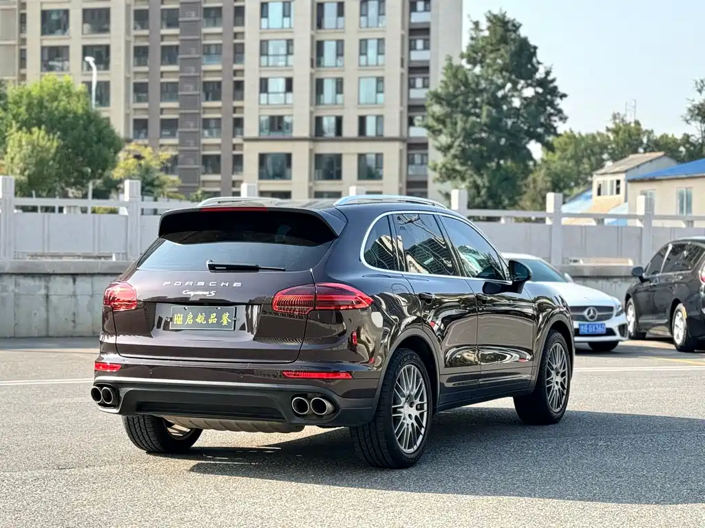 Porsche Cayenne 2016 — фото 18