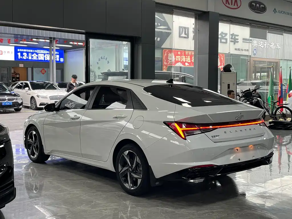 Hyundai Elantra 2023 — фото 15