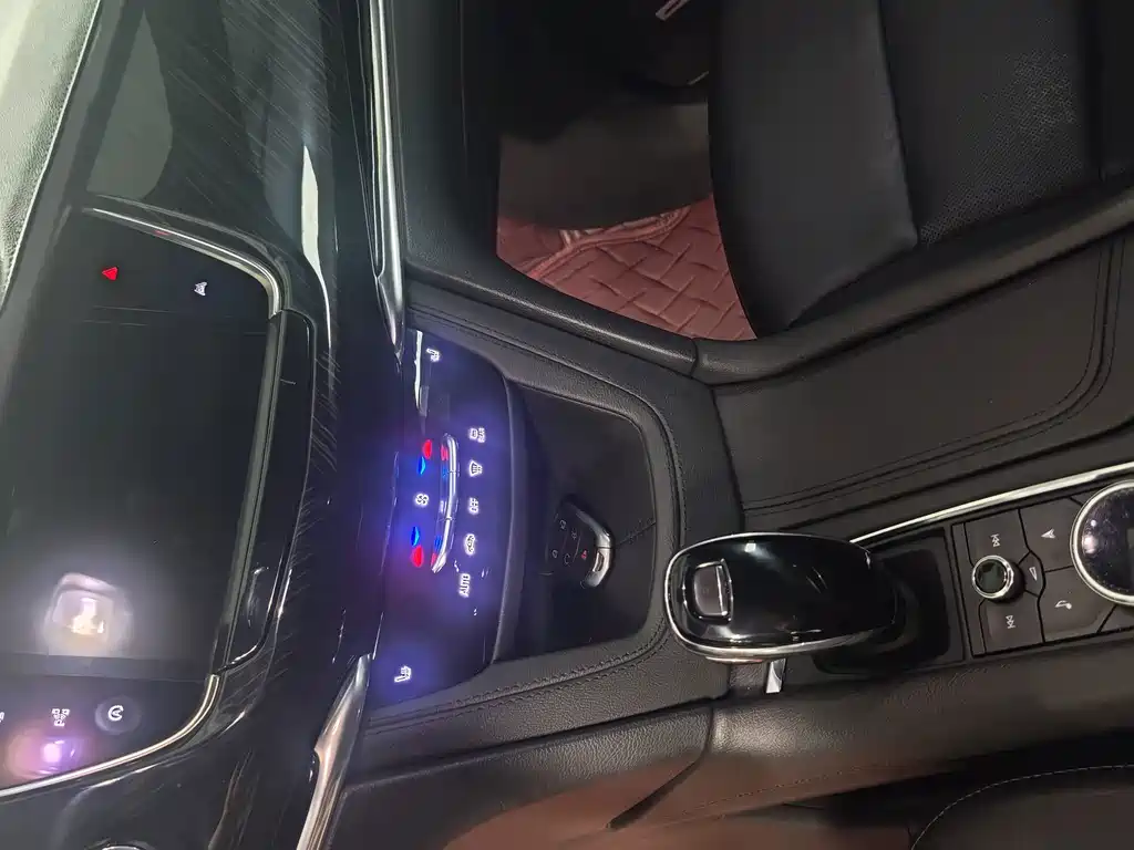 Cadillac XT6 2019 — фото 10
