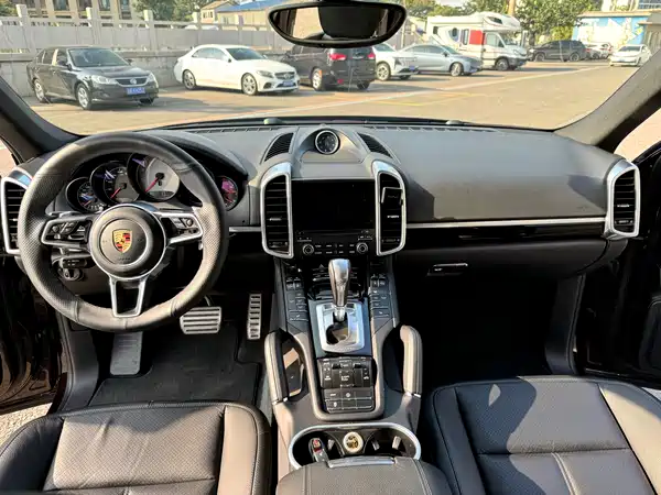 Porsche Cayenne 2016