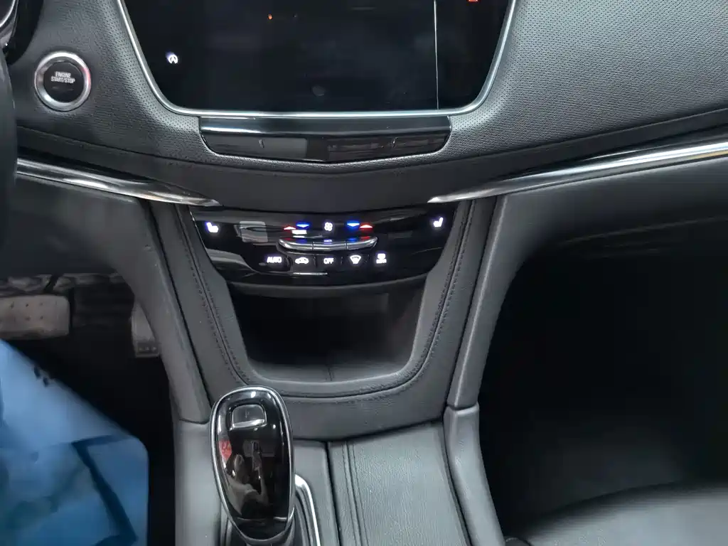 Cadillac XT5 2022 — фото 10