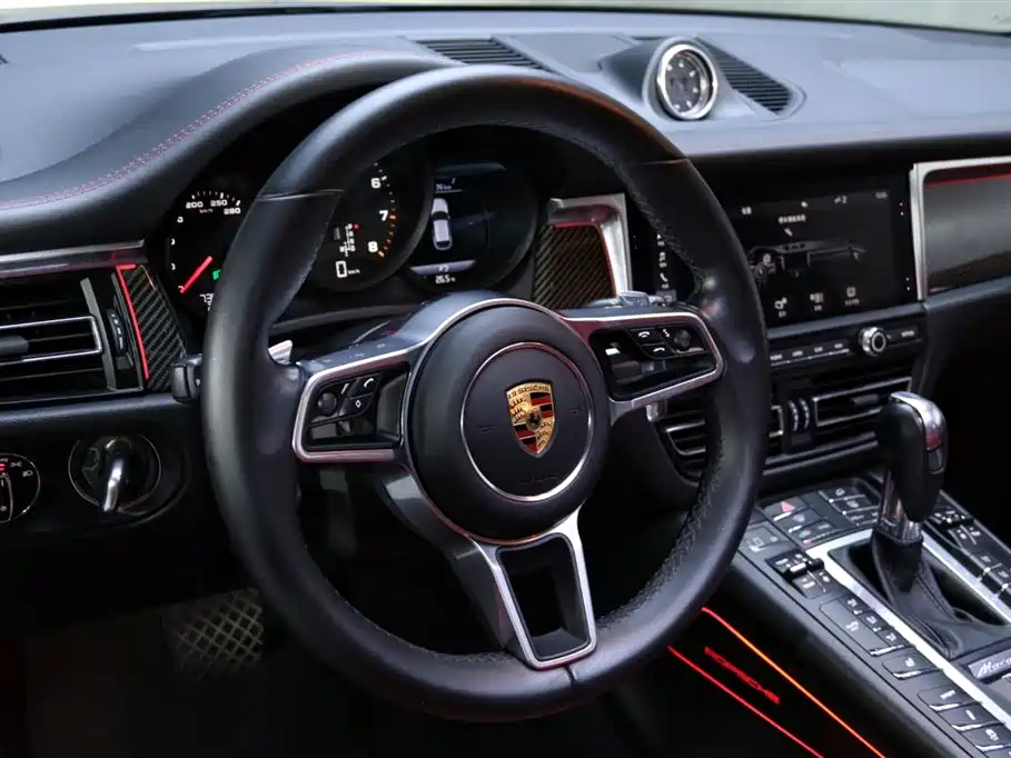 Porsche Macan 2020 — фото 14