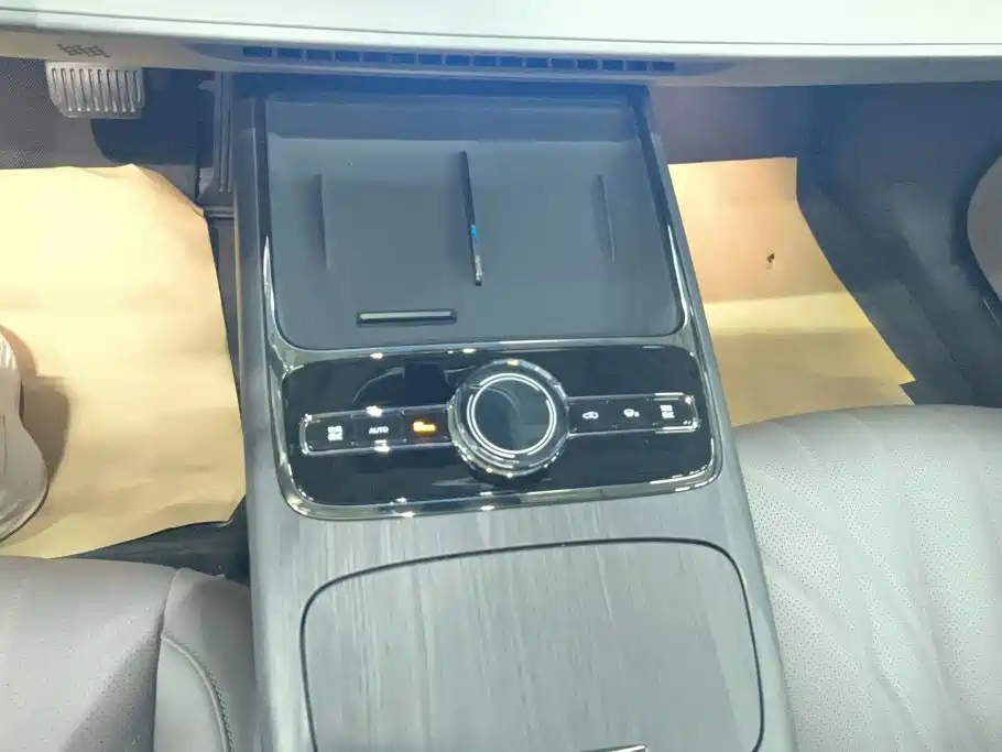 Geely Galaxy Starshine 8 2025 — фото 16
