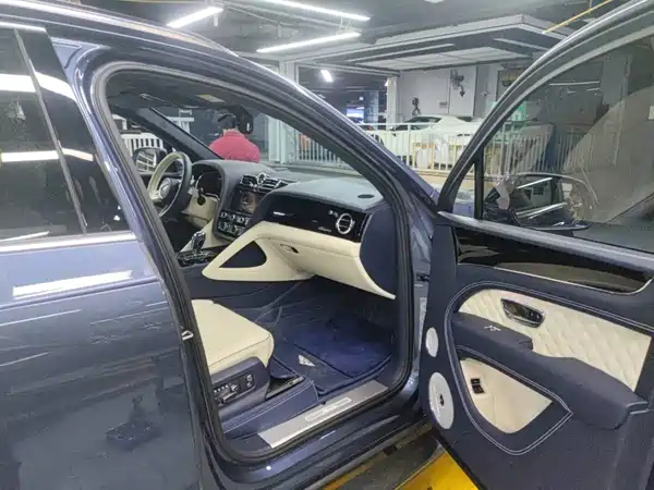 Bentley Bentayga 2023