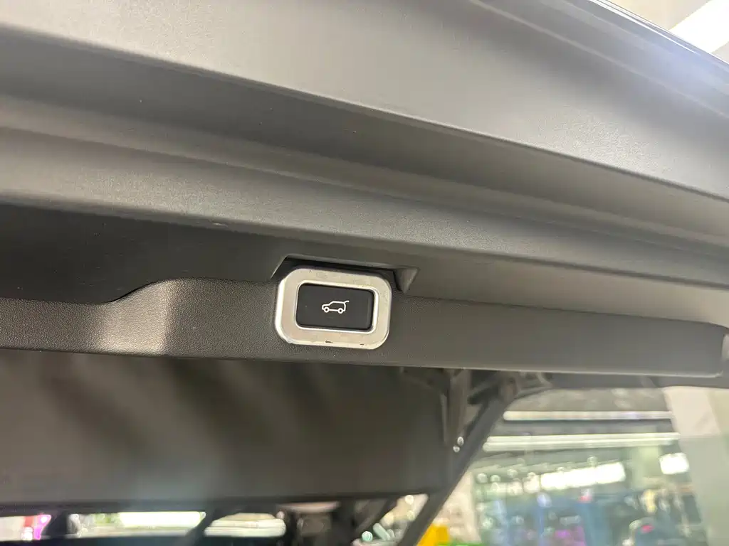 Land Rover Discovery 2017 — фото 23