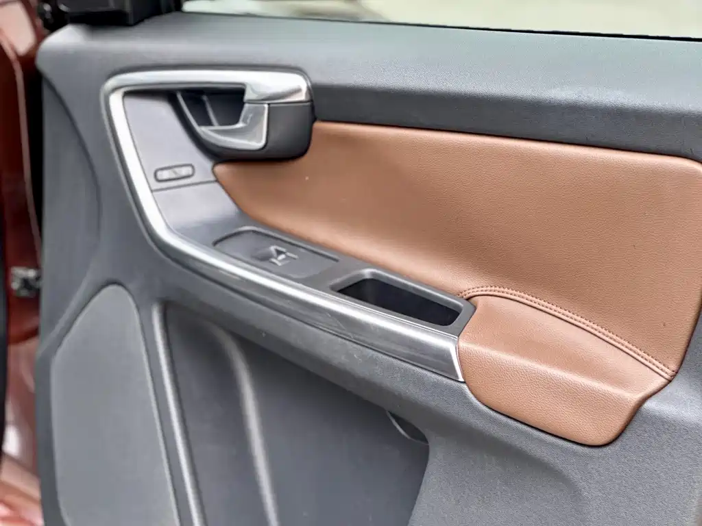 Volvo XC60 2014 — фото 46