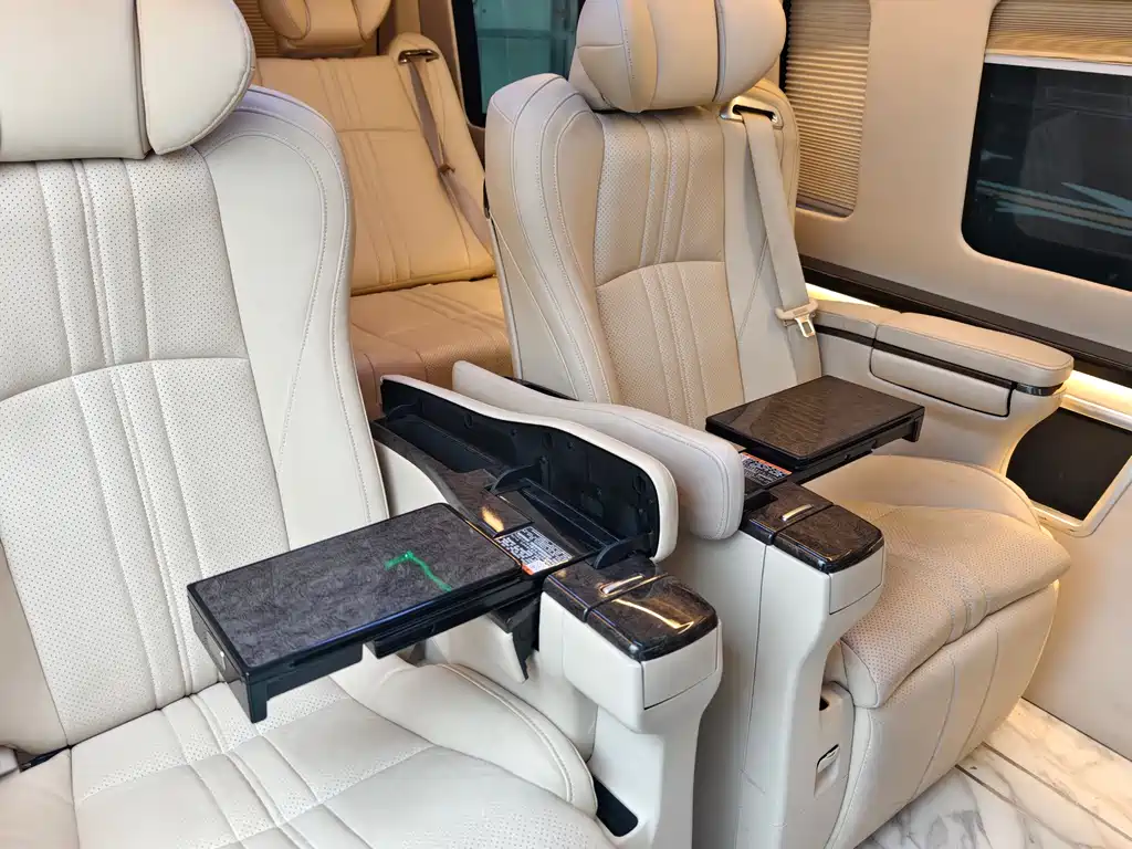 Toyota Hiace 2023 — фото 20