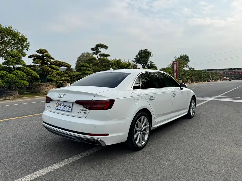 Audi A4L 2019 — фото 4