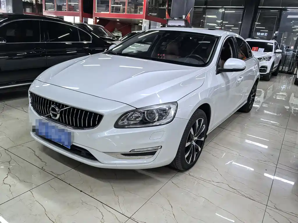 Volvo S60 2019 — фото 1