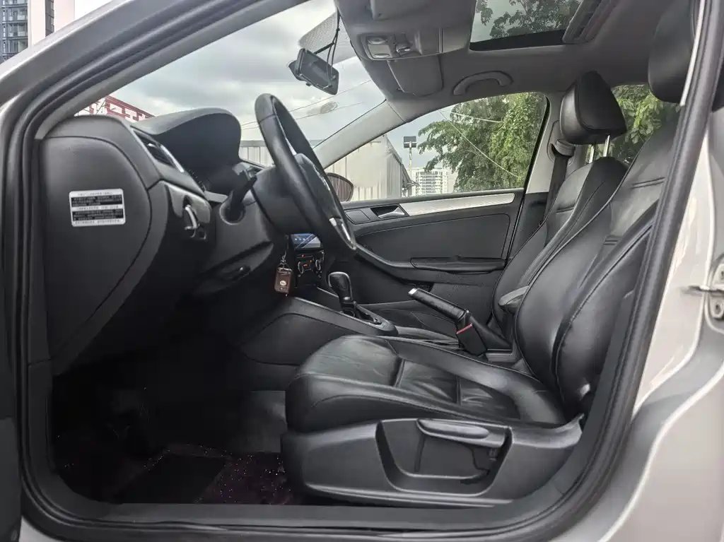 Volkswagen Sagitar 2014