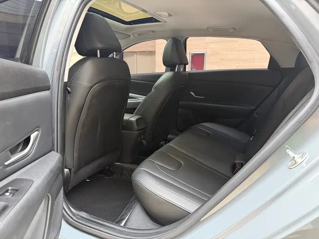 Hyundai Elantra 2022