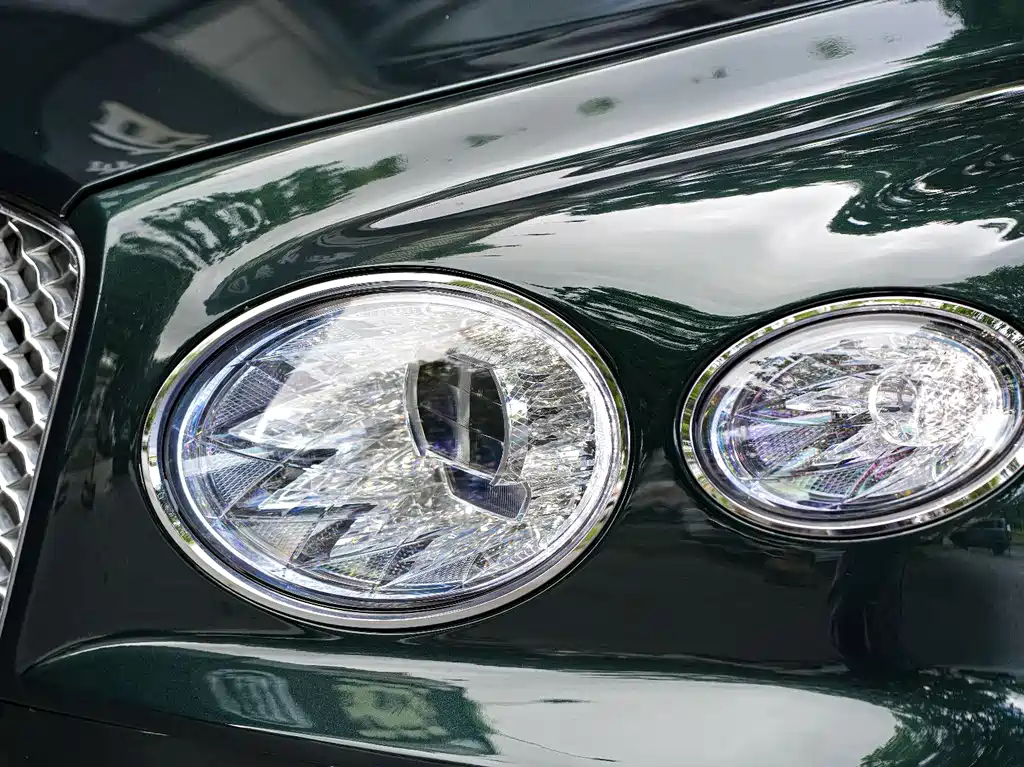 Bentley Bentayga 2021 — фото 8