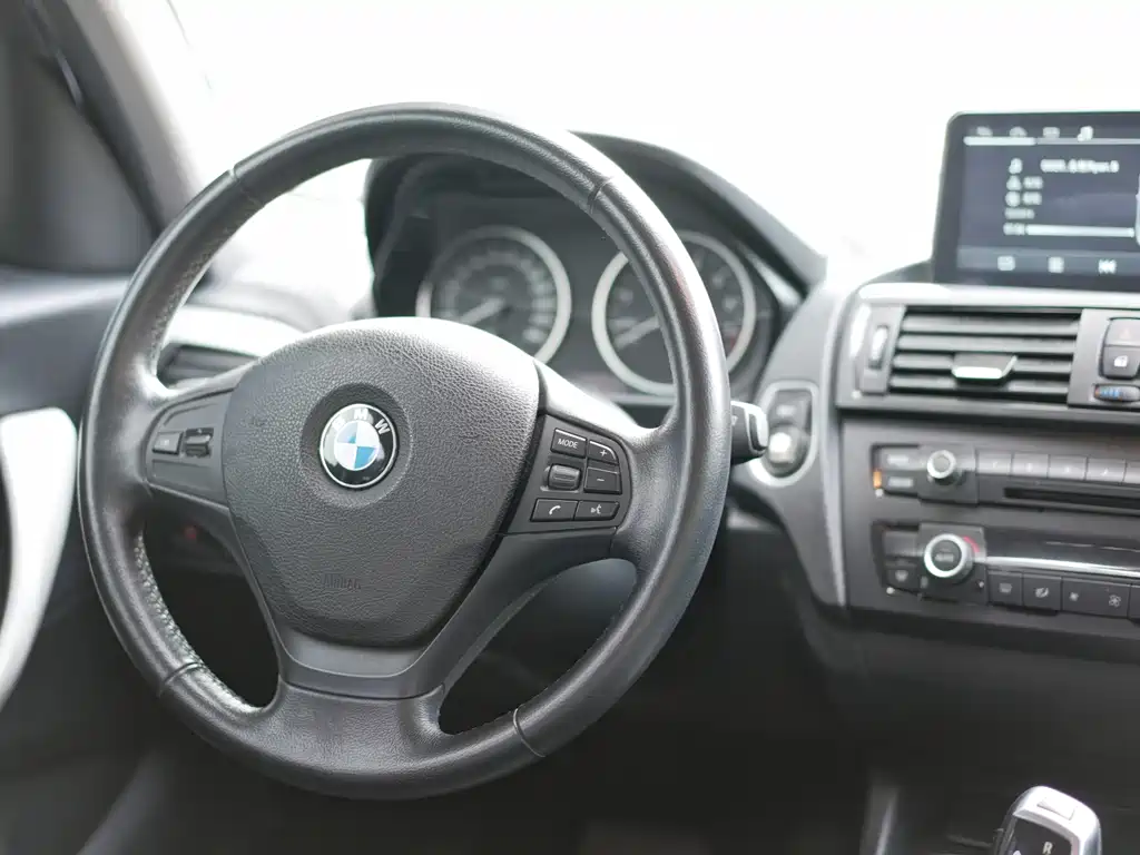 BMW 1 Series 2012 — фото 18