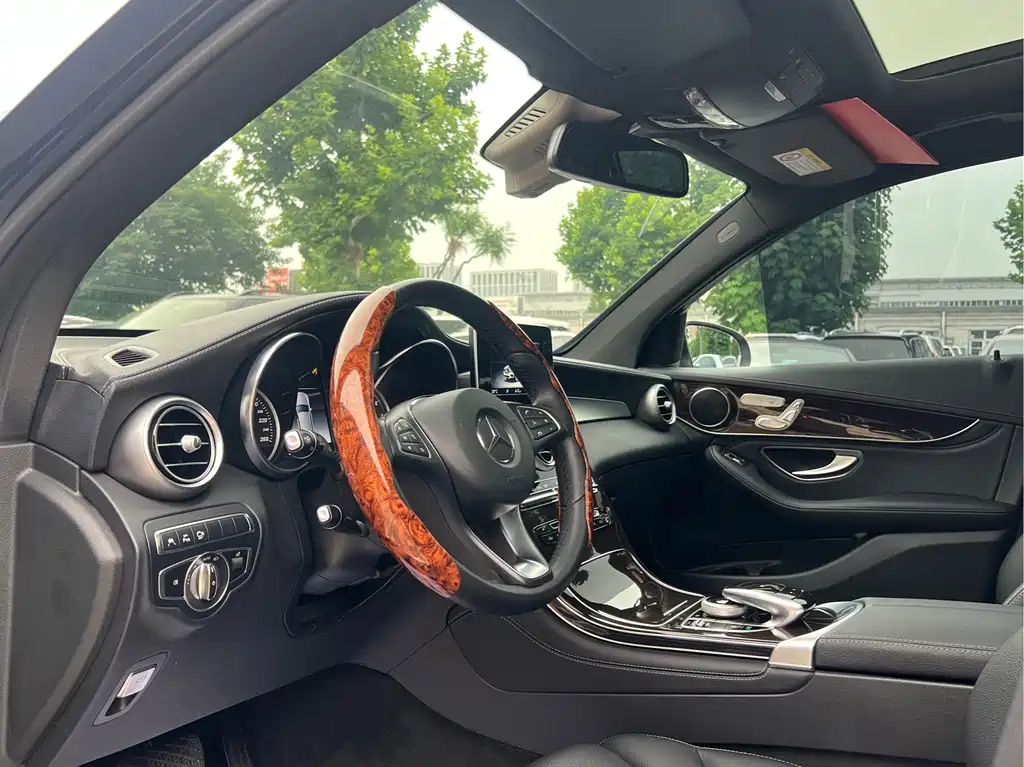 Mercedes-Benz GLC 2018 — фото 16