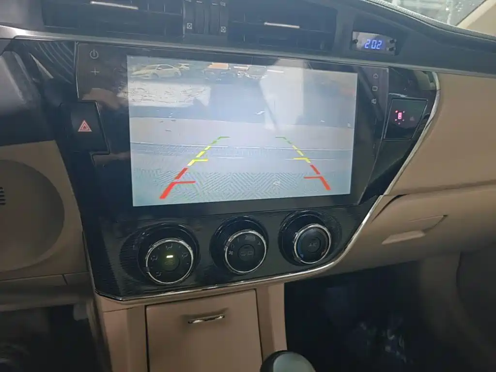 Toyota Corolla 2015 — фото 13